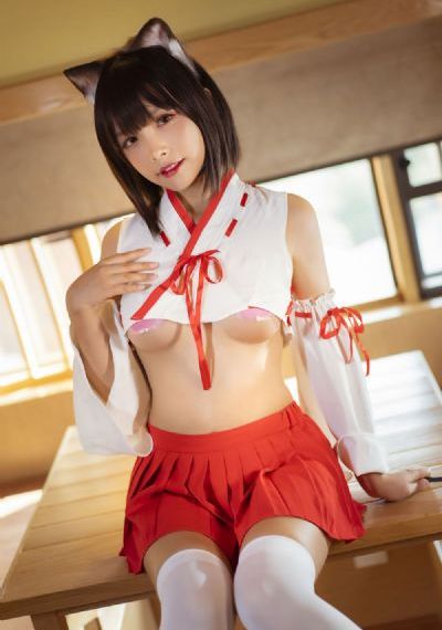 蕾丝女孩_720高清在线观看