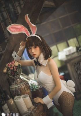 脱了内裤一边亲一边摸_1080天堂在线